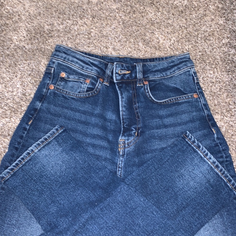 Dark blue high waisted mom jean straight leg.